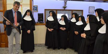 Antonio Román reconoce la labor realizada por el asilo “Santa Teresa de Jornet” al cumplir éste 125 años
