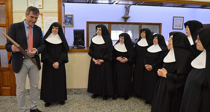 Antonio Román reconoce la labor realizada por el asilo “Santa Teresa de Jornet” al cumplir éste 125 años