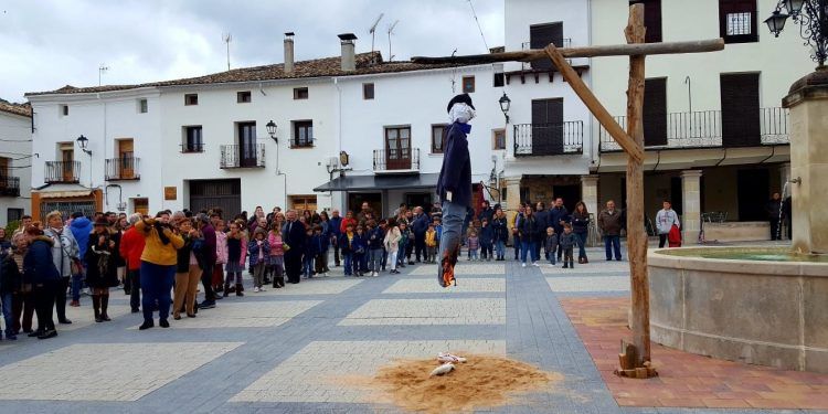 El mal tiempo no desluce la concurrida Semana Santa parejana El mal tiempo no desluce la concurrida Semana Santa parejana