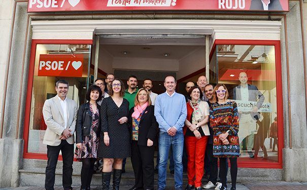 El PSOE abre una oficina en la calle Mayor desde donde Alberto Rojo y su equipo escucharán las propuestas de la ciudadanía