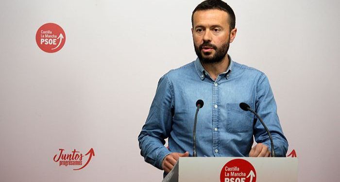 El PSOE se sigue acordando de Cospedal y compara sus promesas con las de Núñez