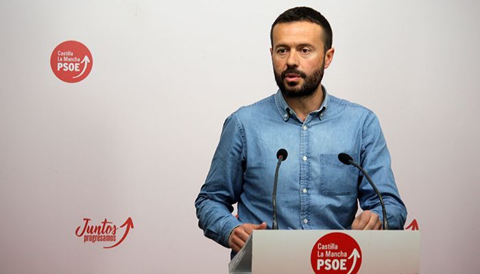 El PSOE se sigue acordando de Cospedal y compara sus promesas con las de Núñez