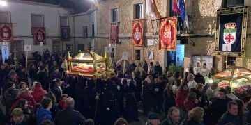 El Vía Crucis interparroquial congrega en Fuentenovilla a feligreses de 26 pueblos