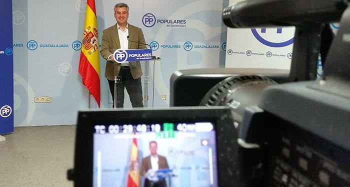 Esteban advierte que el PP es la única alternativa a un PSOE que destruye empleo y que quiere romper España