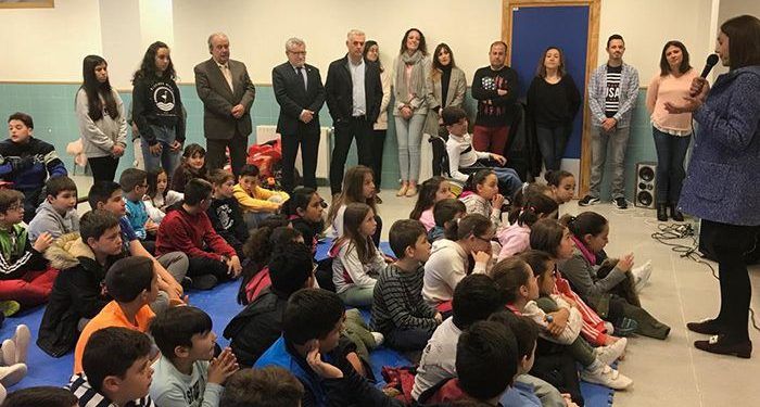 Felpeto comparte con el colegio de Mondéjar sus proyectos y les felicita por trabajar todo el año en el fomento de valores
