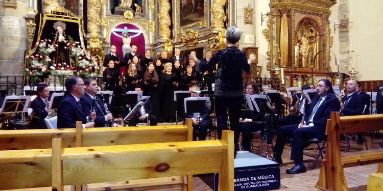 La Banda de la Diputación de Guadalajara y el coro Novi Cantores ofrecieron dos solemnes conciertos en Guadalajara capital y en Atienza