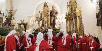 La Colegiata de Pastrana acoge la procesión de Jueves Santo a causa de la lluvia