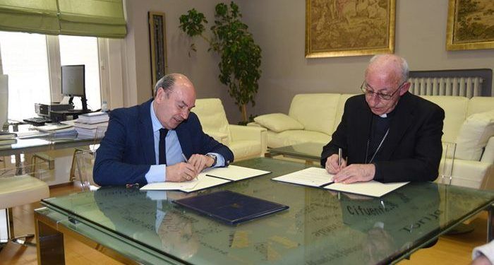 La Diputación de Guadalajara cede una parcela a la Residencia de Mayores Juan Pablo II de Alovera para mejorar su atención a los residentes