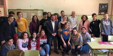 La directora del Instituto de la Mujer de Castilla-La Mancha mantiene un encuentro con el alumnado y profesorado del IESO ‘Mar de Castilla’ de Sacedón