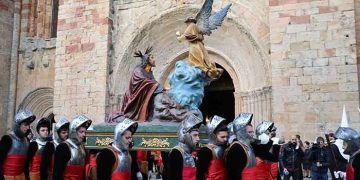 La procesión de Lunes Santo resuena en las travesañas de Sigüenza