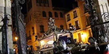 Multitudinaria Procesión del Silencio en una noche fría, pero sin lluvia, de Viernes Santo en Sigüenza