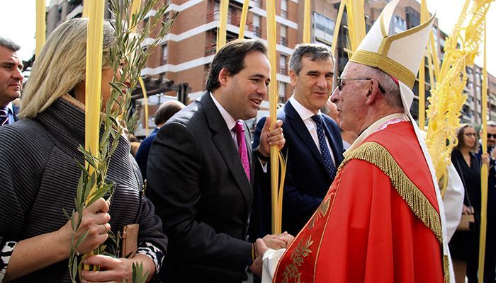 Paco Núñez participa en la procesión del Domingo de Ramos en Guadalajara