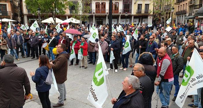 Unos 1.200 agricultores y ganaderos en Toledo piden atención política para los problemas del campo y el medio rural.