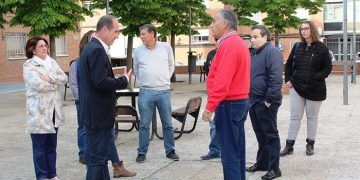 Alberto Rojo constata en la colonia de Sanz Vázquez la falta de limpieza que sufren los barrios de Guadalajara
