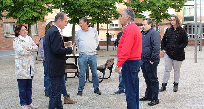 Alberto Rojo constata en la colonia de Sanz Vázquez la falta de limpieza que sufren los barrios de Guadalajara Alberto Rojo constata en la colonia de Sanz Vázquez la falta de limpieza que sufren los barrios de Guadalajara