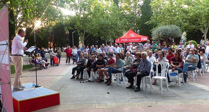 Alberto Rojo propone una pasarela que una Manantiales con la zona comercial próxima y comenzar la recuperación a medio plazo de la Fábrica de Mora
