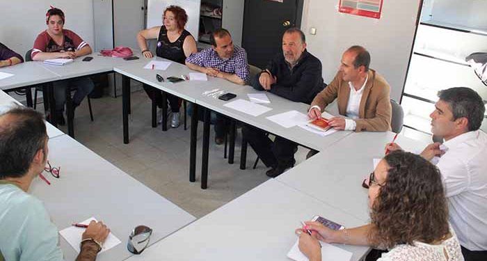 Alberto Rojo se compromete a crear una mesa de “trabajo, diálogo y acción” donde confluyan agentes sociales y Ayuntamiento