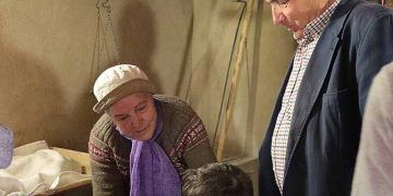 Almiruete celebra el Día de la Colación invitando a pan y bollos a vecinos y visitantes