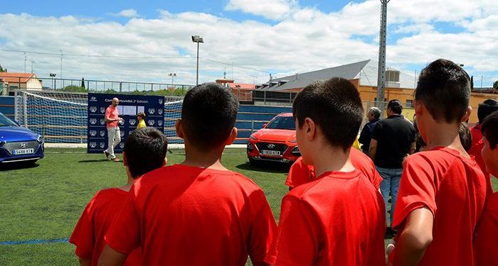 CD Salesianos y Santón Oliva sortean la beca para vivir una semana como un jugador del Atlético de Madrid