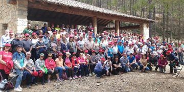 Cerca de 200 mayores participan en una ruta senderista en Poveda de la Sierra dentro de las actividades para potenciar el envejecimiento activo