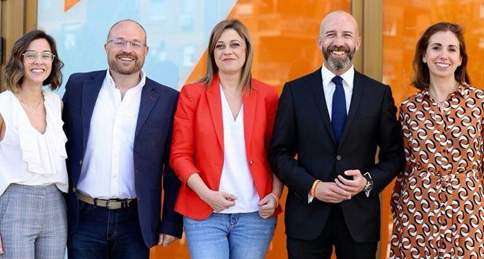 Ciudadanos presenta a un equipo de candidatos a las Cortes regionales “llenos de frescura, ilusión y talento” Ciudadanos presenta a un equipo de candidatos a las Cortes regionales “llenos de frescura, ilusión y talento”