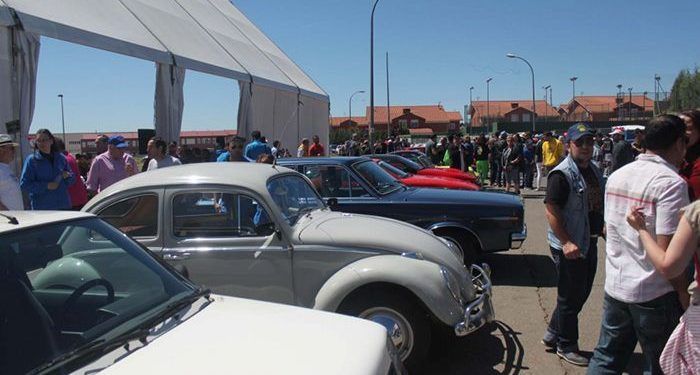 Coches clásicos, rock and roll y paella popular para la mañana del domingo de Fiestas en Cabanillas