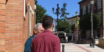 Comienza la instalación de un sistema de iluminación ornamental para la Iglesia de Cabanillas