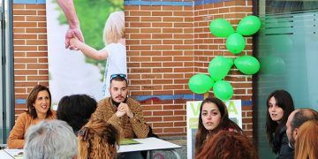 CONTIGO Somos Democracia sale a las calles de El Casar-Mesones para explicar sus propuestas sobre asfaltado, bacheado, señalización y pavimentación y su proyecto sobre la movilidad y accesibilidad