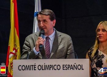 El Comité Olímpico Español y la Real Federación de Karate reconocen al alcalde  de Guadalajara, Antonio Román, la apuesta realizada por el deporte en los últimos años