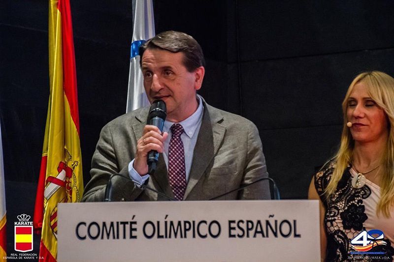 El Comité Olímpico Español y la Real Federación de Karate reconocen al alcalde  de Guadalajara, Antonio Román, la apuesta realizada por el deporte en los últimos años