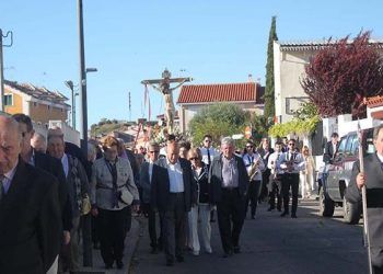 El Cristo de la Expiración procesiona en Cabanillas entre el calor de sus fieles