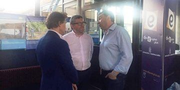 El diputado de Bienestar Social, Juan Pedro Sánchez, acompaña a las participantes en un taller de Impulsa Mujer