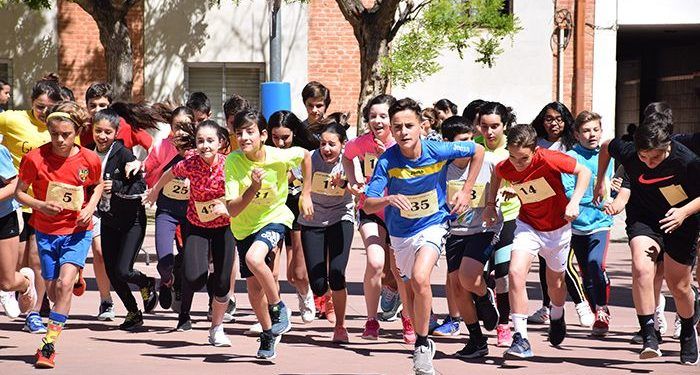 El XVIII Cross Popular MAUX luce en una espléndida mañana con 450 participantes de todas las edades