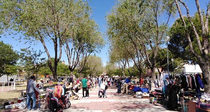 Enorme éxito del Mercadillo de Segunda Mano de Cabanillas, en su traslado al Parque Buero Vallejo
