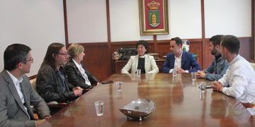 La ministra de Educación en funciones, Isabel Celaá, visita al Ayuntamiento de Cabanillas del Campo