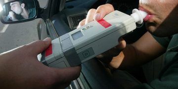 Las elecciones a un conductor le sentaron muy mal en Guadalajara: detenido por conducir este domingo muy pasado de copas (récord incluido)