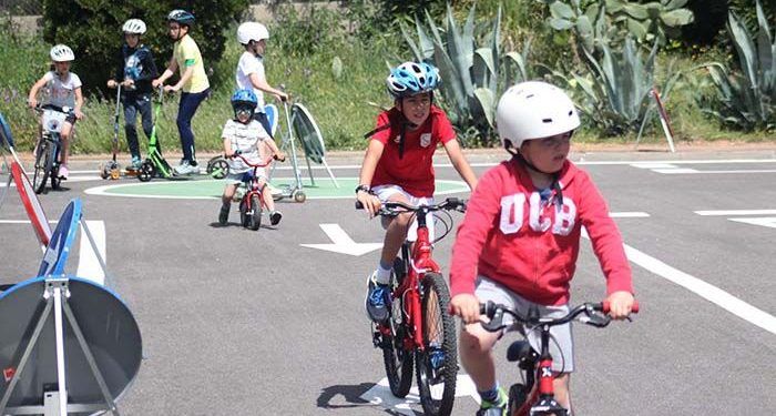 Las Fiestas del Cristo en Cabanillas comenzaron con educación vial y charangas por las calles