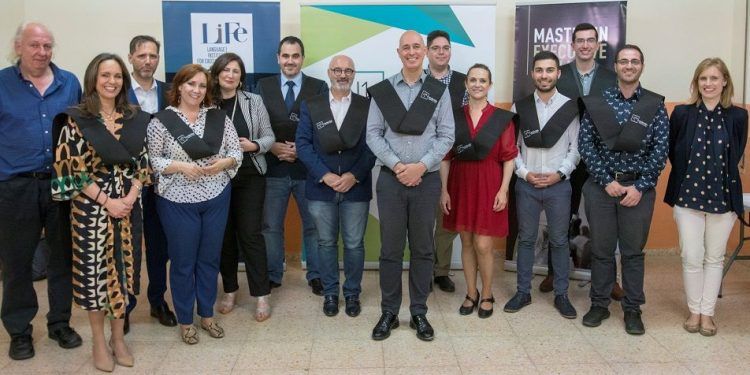 Los alumnos del Máster in Executive English de la Fundación Eurocaja Rural y LIFE en Ciudad Real reciben sus títulos académicos Los alumnos del Máster in Executive English de la Fundación Eurocaja Rural y LIFE en Ciudad Real reciben sus títulos académicos