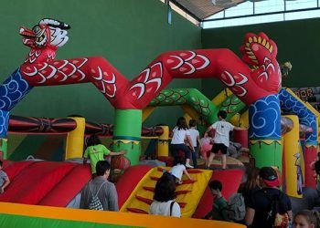 Mañana de Fiestas entre dulces, zumba, flamenco e hinchables en Cabanillas