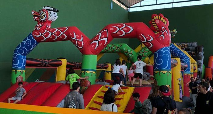 Mañana de Fiestas entre dulces, zumba, flamenco e hinchables en Cabanillas