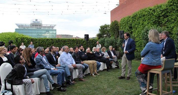 Núñez establecerá una conexión entre Bruselas y los ayuntamientos para que los alcaldes hagan llegar los fondos europeos a nuestro campo, nuestras empresas y nuestros pueblos