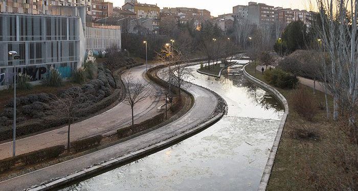 El Ayuntamiento de Guadalajara realiza trabajos de mantenimiento y conservación en la lámina de agua del barranco del Alamín