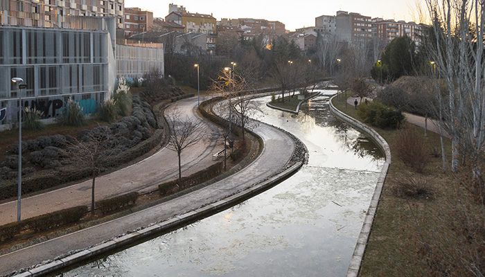 El Ayuntamiento de Guadalajara realiza trabajos de mantenimiento y conservación en la lámina de agua del barranco del Alamín