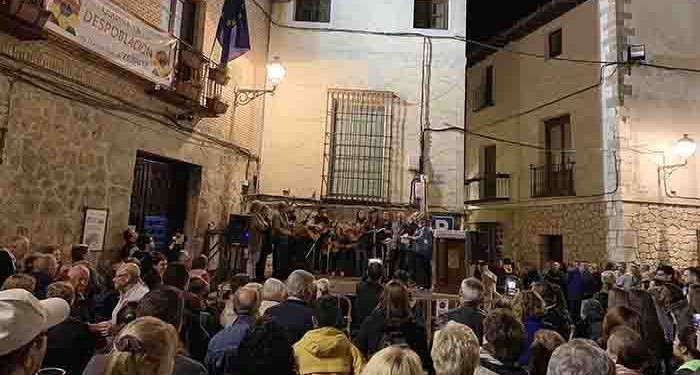 Pastrana recibe el mes de las flores con las jotas, dulzainas y armonía vecinal de las Cruces de Mayo Pastrana recibe el mes de las flores con las jotas, dulzainas y armonía vecinal de las Cruces de Mayo