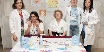 Profesionales y usuarios del Hospital de Guadalajara participan en las actividades organizadas con motivo del Día Mundial de la Higiene de Manos