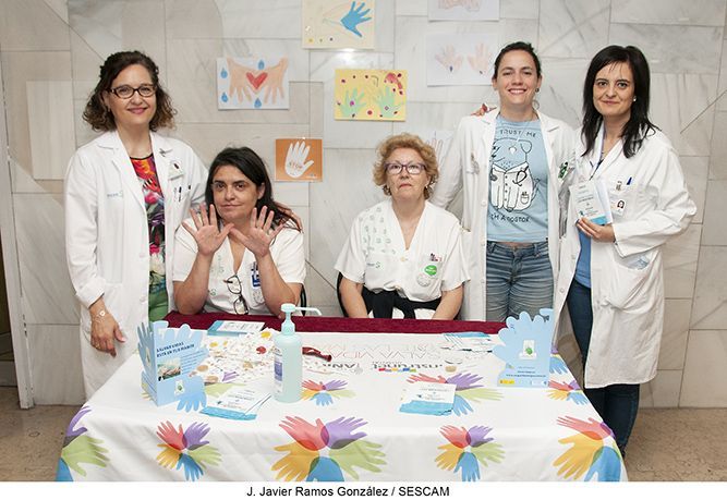 Profesionales y usuarios del Hospital de Guadalajara participan en las actividades organizadas con motivo del Día Mundial de la Higiene de Manos