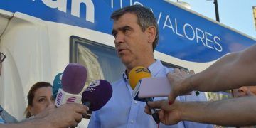 Román anuncia la creación de un censo con el ADN de los perros, que permitirá identificar a los dueños que no recojan sus excrementos de la vía pública