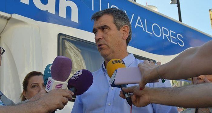 Román anuncia la creación de un censo con el ADN de los perros, que permitirá identificar a los dueños que no recojan sus excrementos de la vía pública Román anuncia la creación de un censo con el ADN de los perros, que permitirá identificar a los dueños que no recojan sus excrementos de la vía pública