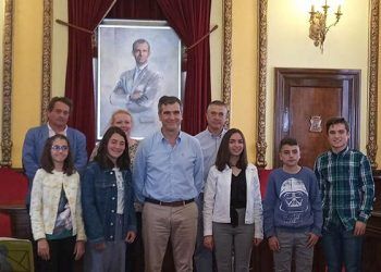 Román entrega los premios del primer concurso literario organizado por La Camada