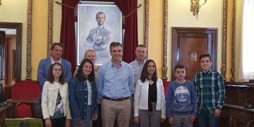 Román entrega los premios del primer concurso literario organizado por La Camada